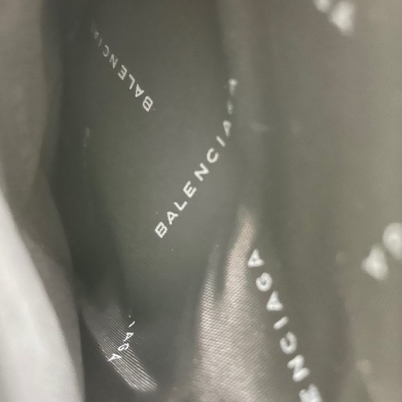 Balenciaga Women's black leather wallet - Picture 10 of 12